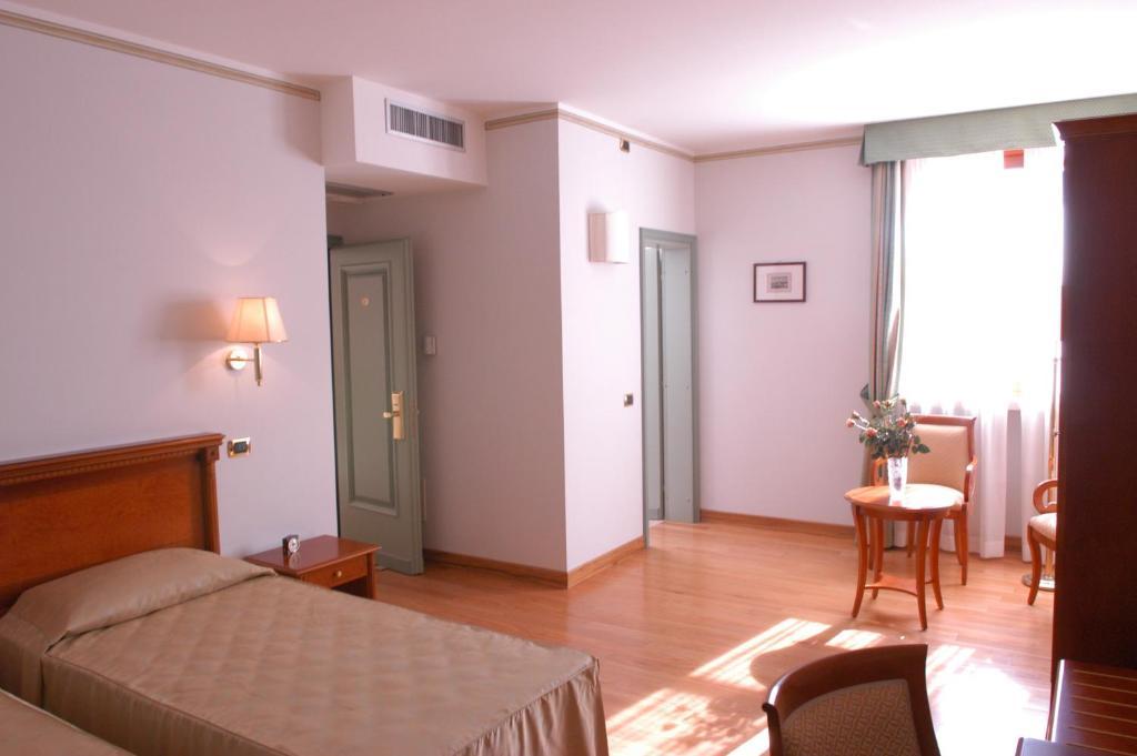 Pilgrim'S Hotel Cicognolo Kamer foto