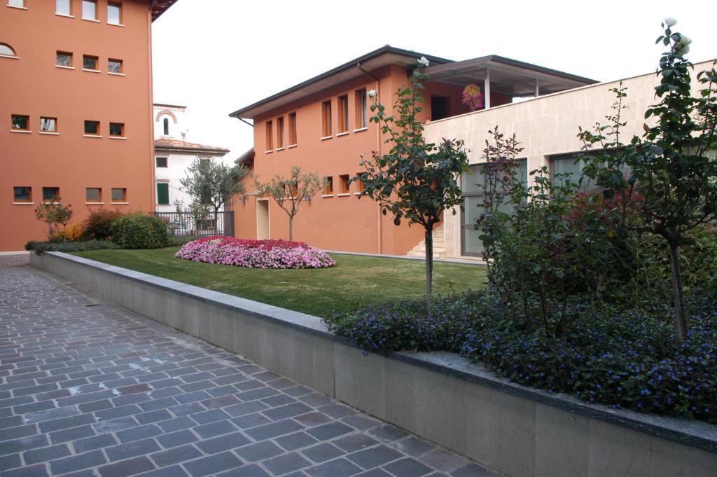 Pilgrim'S Hotel Cicognolo Buitenkant foto
