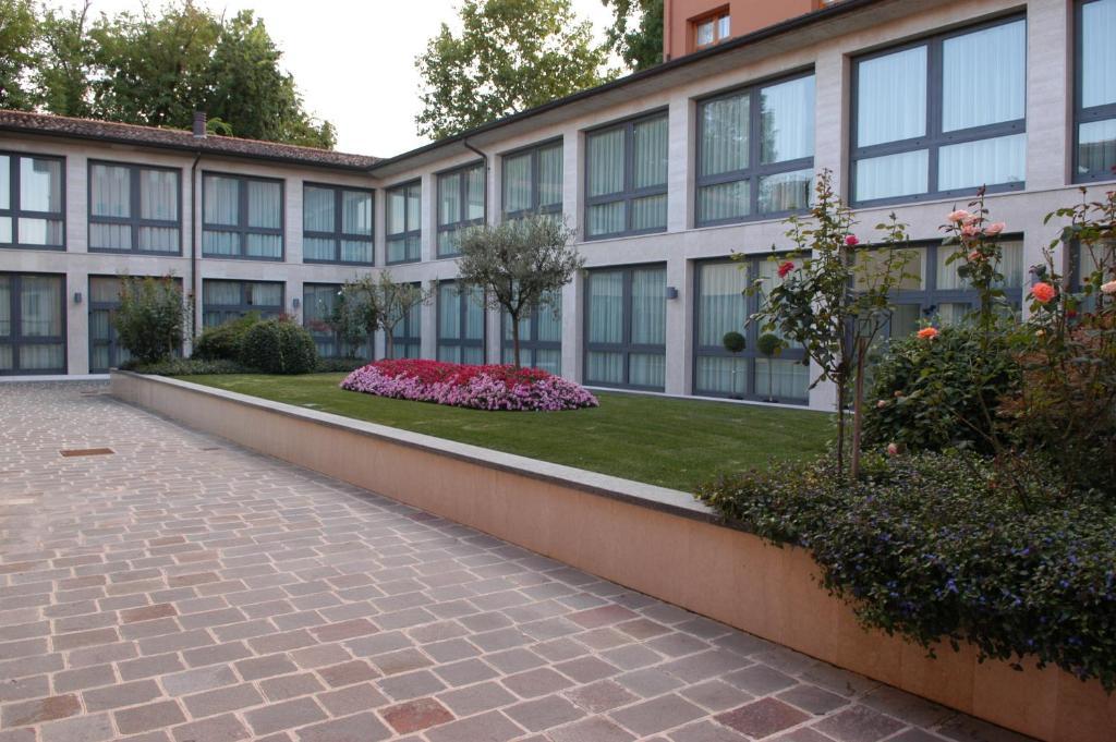 Pilgrim'S Hotel Cicognolo Buitenkant foto