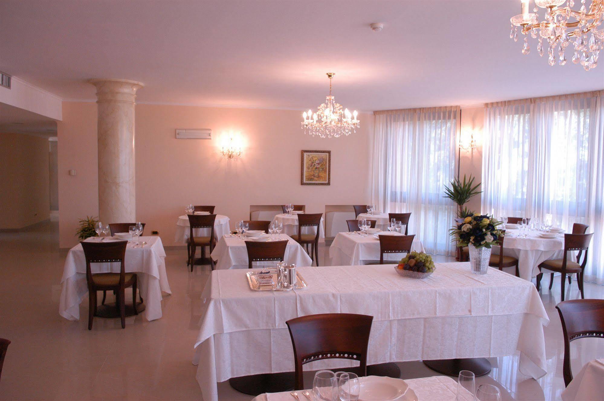 Pilgrim'S Hotel Cicognolo Buitenkant foto