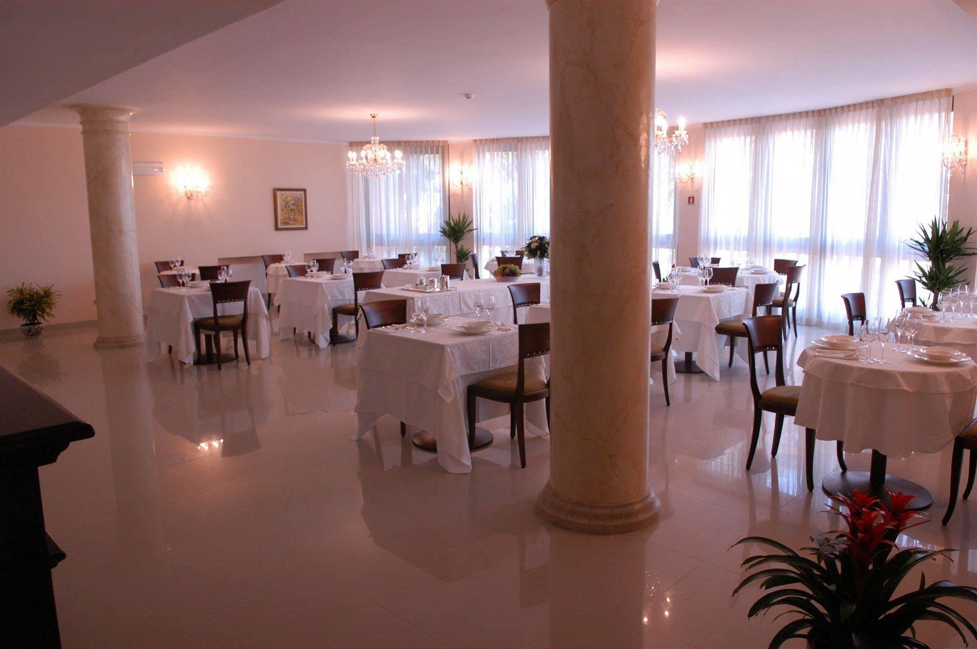 Pilgrim'S Hotel Cicognolo Buitenkant foto
