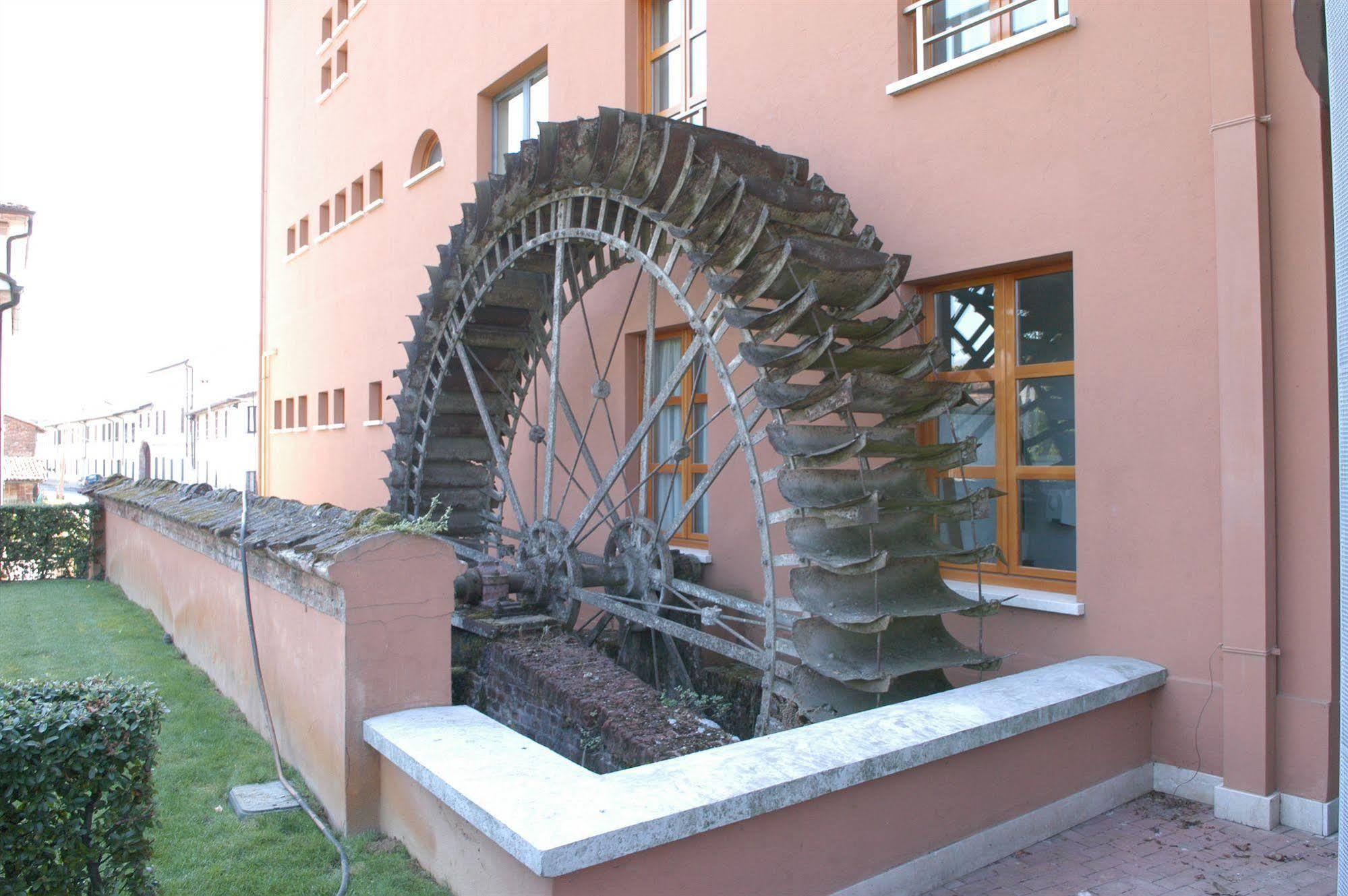Pilgrim'S Hotel Cicognolo Buitenkant foto